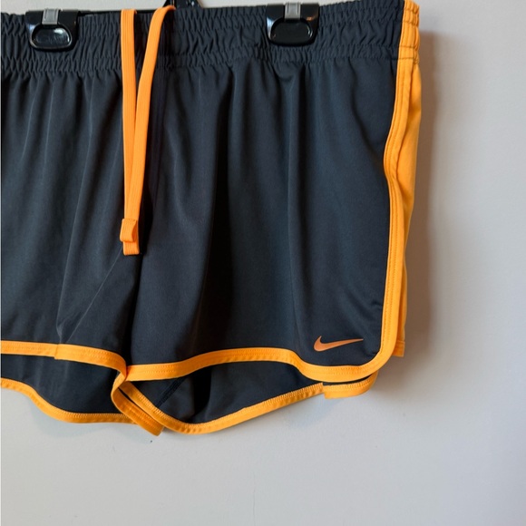 Nike women’s athletic shorts charcoal grey size large - Picture 4 of 5